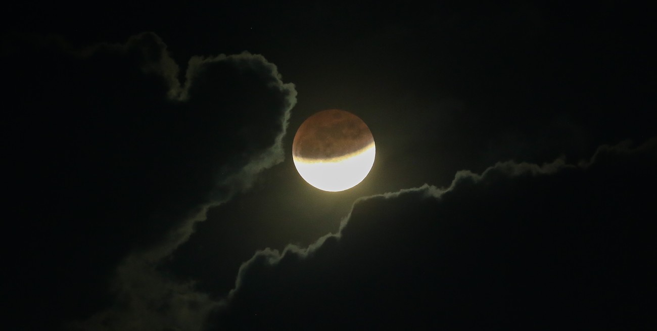 Un “mini eclipse” lunar se podrá observar este martes desde Santa Fe