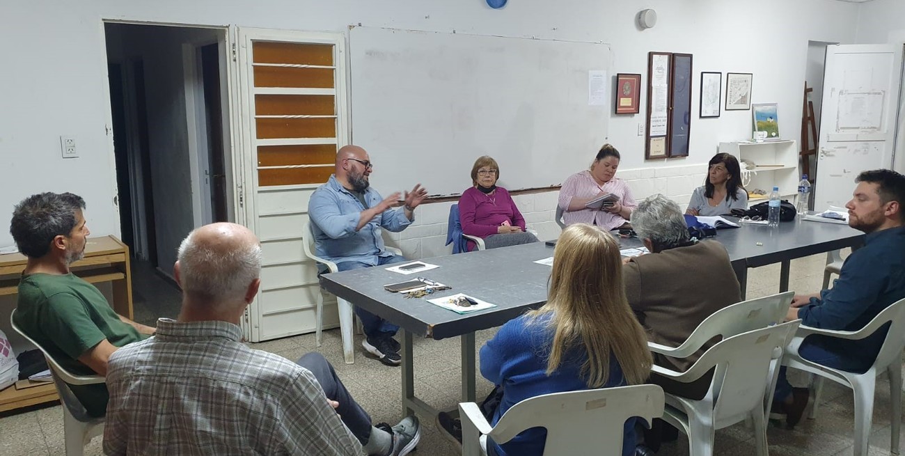 Carlos Suárez se reunió con representantes de las vecinales Candioti Norte y Candioti Sur