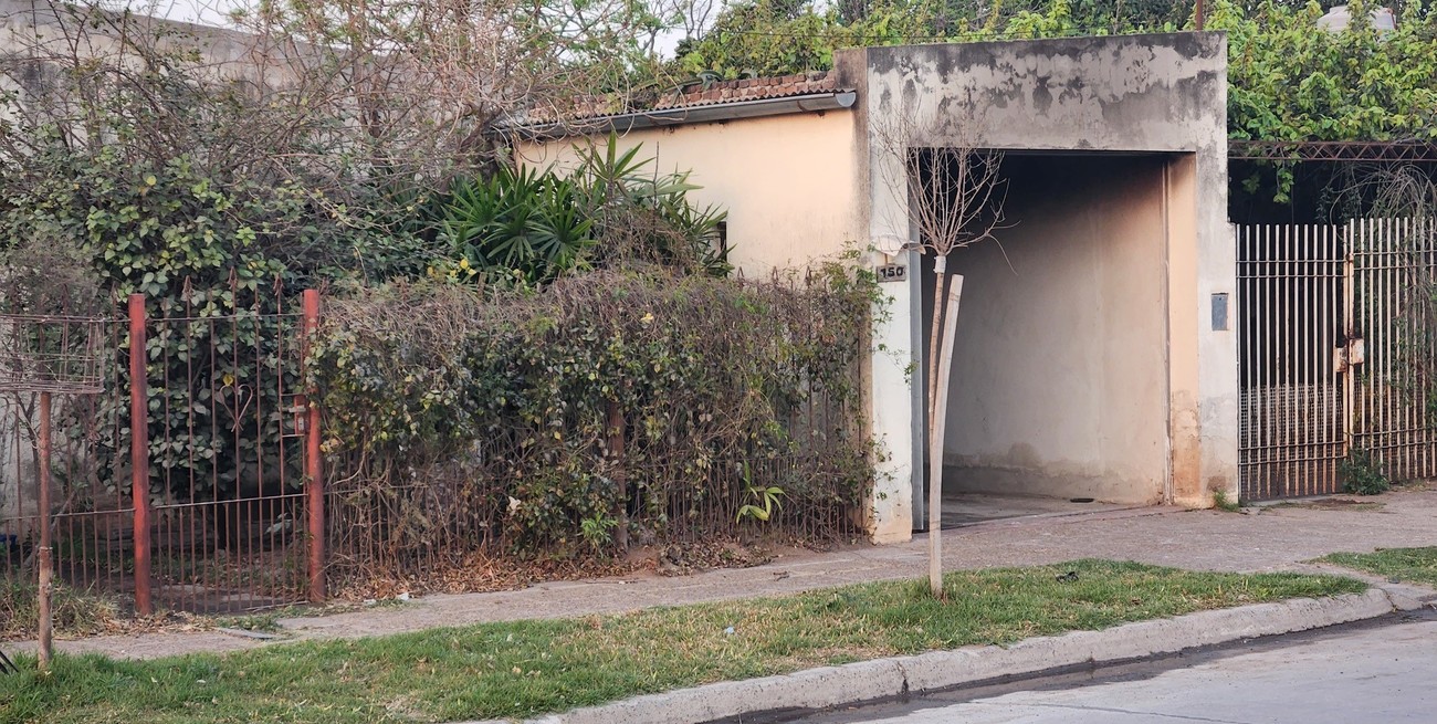 Violento intento de robo en Rafaela: hirieron salvajemente a un anciano y le incendiaron la casa