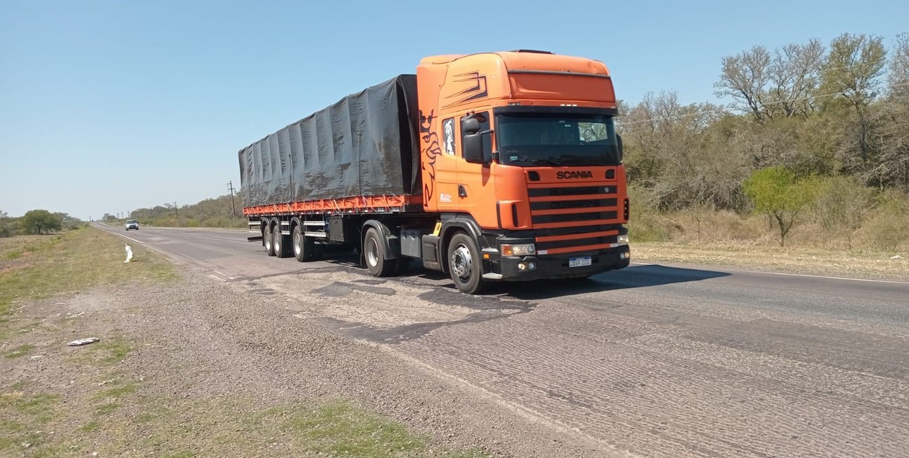 Ruta Nacional 11: el bacheo no alcanza y el estado de la calzada pone en peligro a los conductores