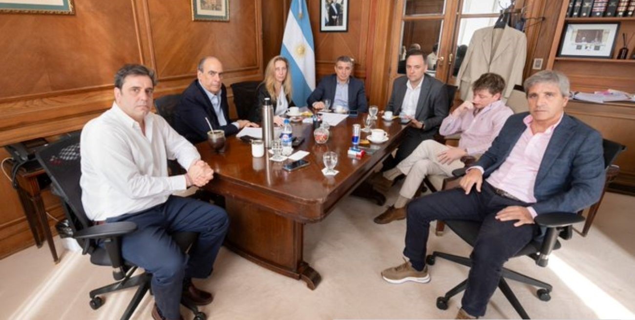 El gobierno se reunió para definir el futuro de Aerolíneas Argentinas