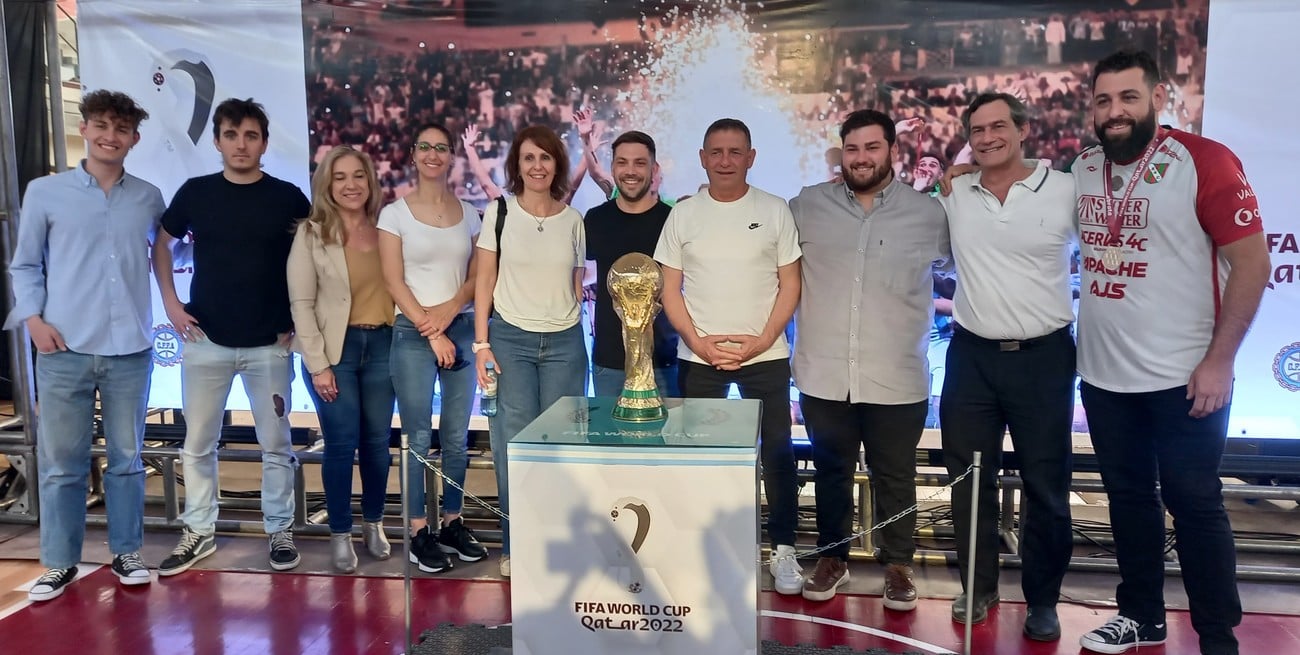 Un domingo muy especial en 
Las Parejas con las copas de AFA