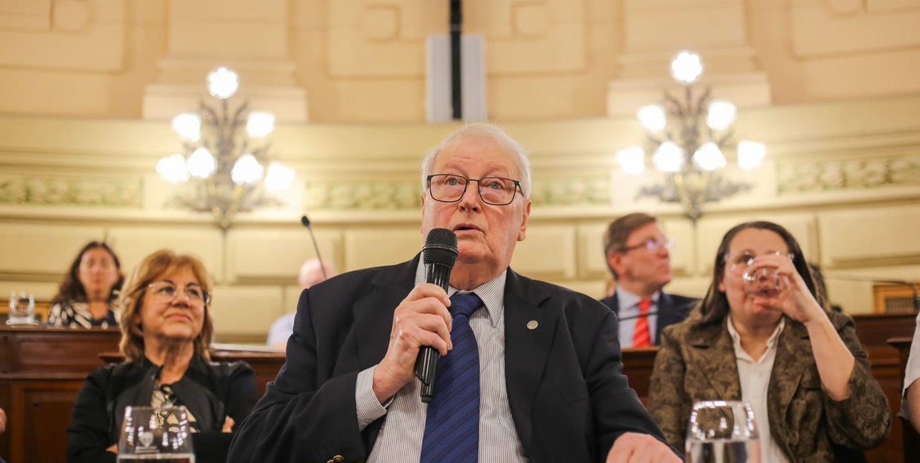 Dato mata relato sobre la Universidad