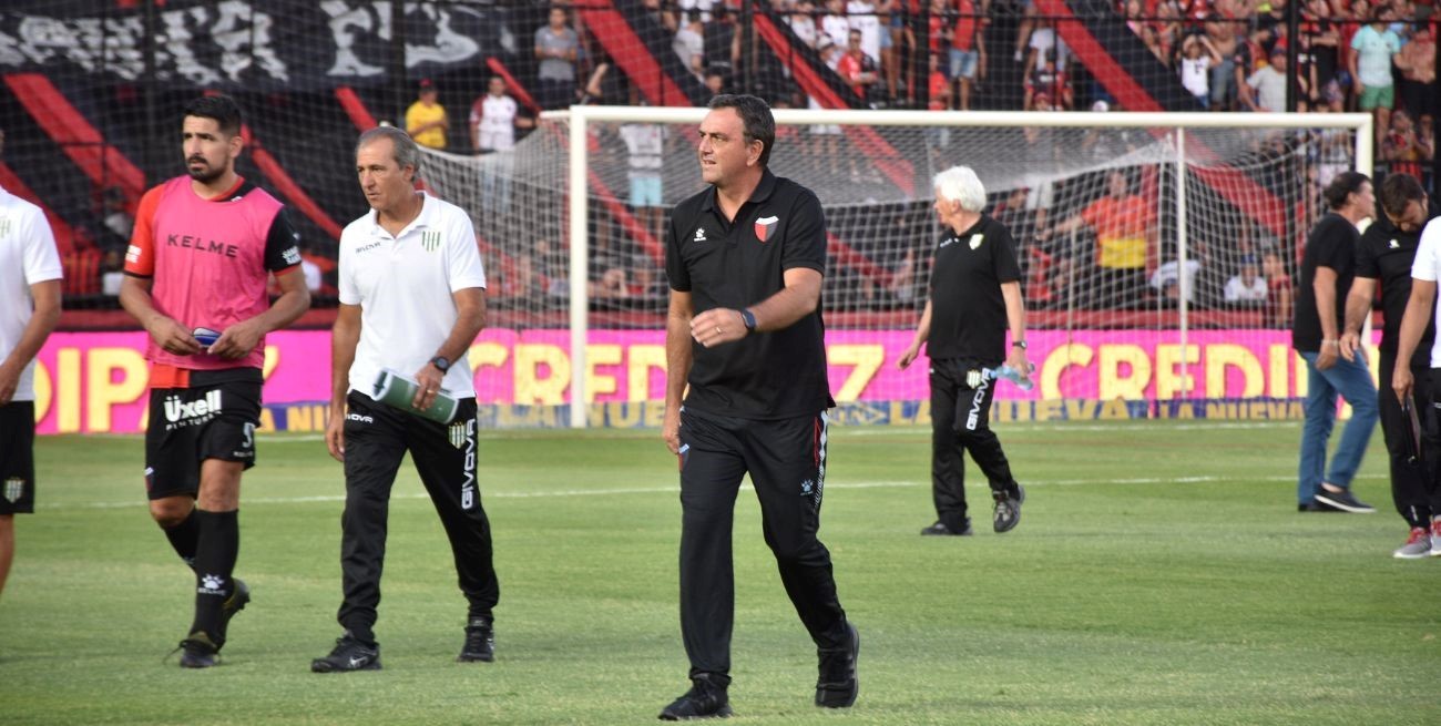 Colón oficializó la llegada de Diego Osella como DT