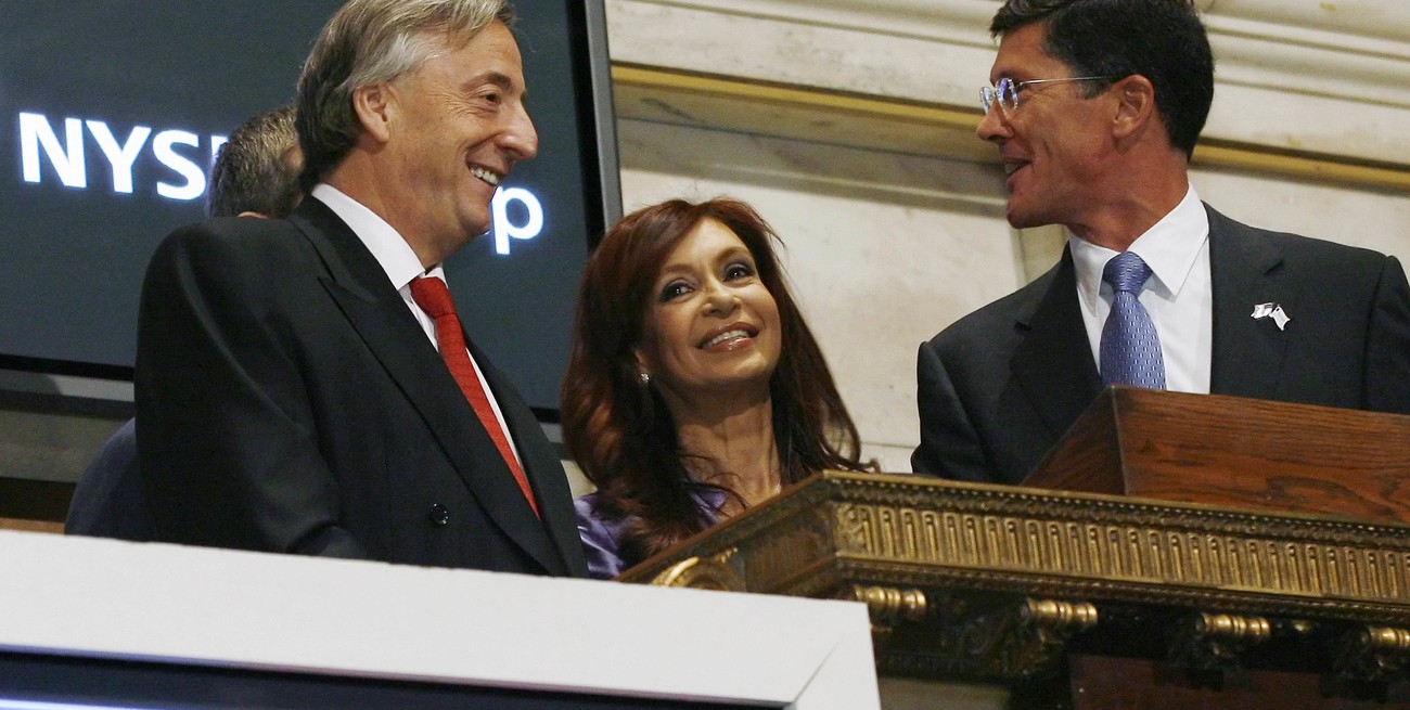 Menem y Néstor Kirchner, los anteriores presidentes que tocaron la campana en Wall Street