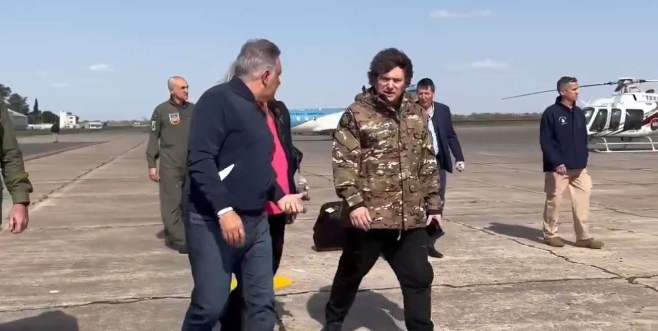 Vestido de militar, Milei supervisó en Córdoba las tareas contra las incendios