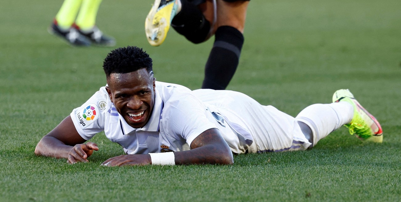 Insultó a Vinicius Jr y deberá cumplir un año de prisión y tres sin entrar a estadios