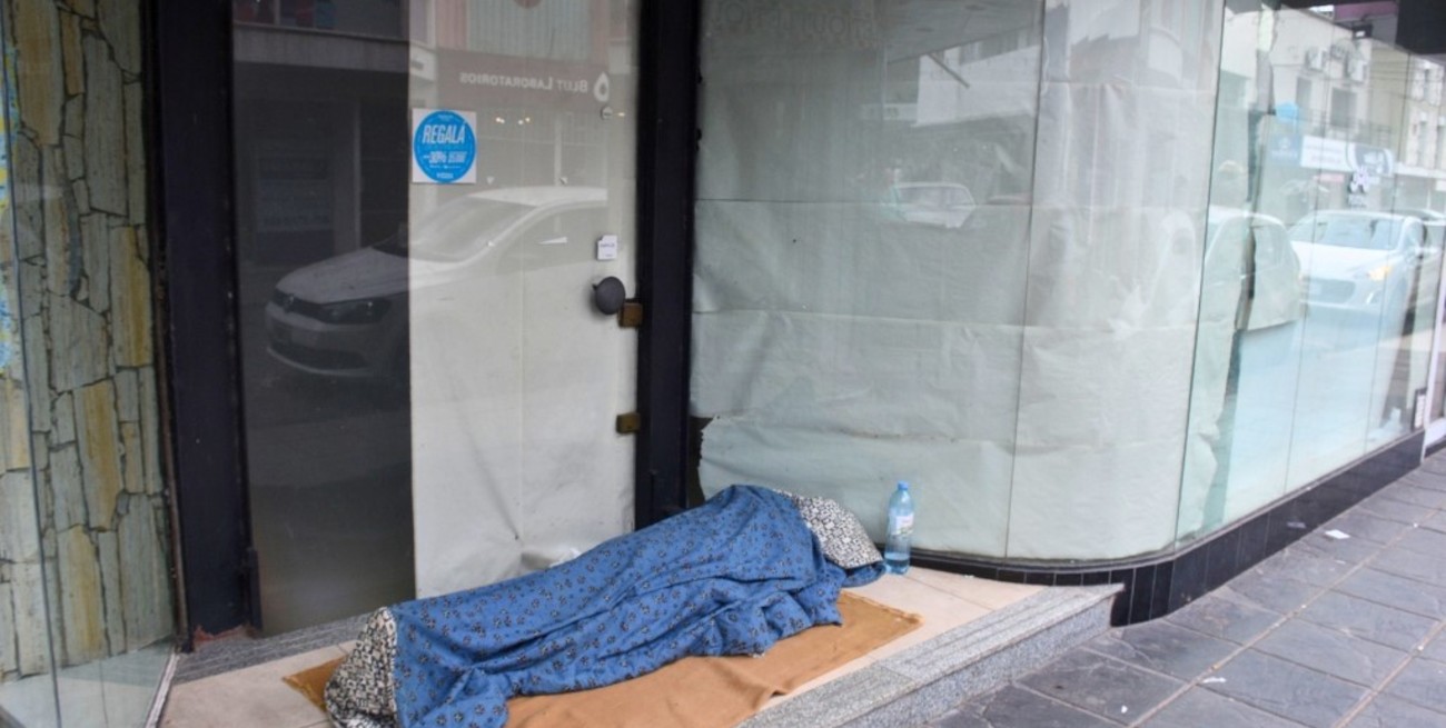 En Rosario, aumentó el número de personas que duermen en la calle