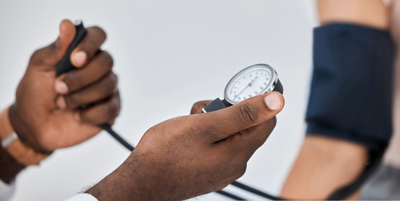 Se prohibió la venta de un tornillo médico falsificado y de tensiómetros irregulares