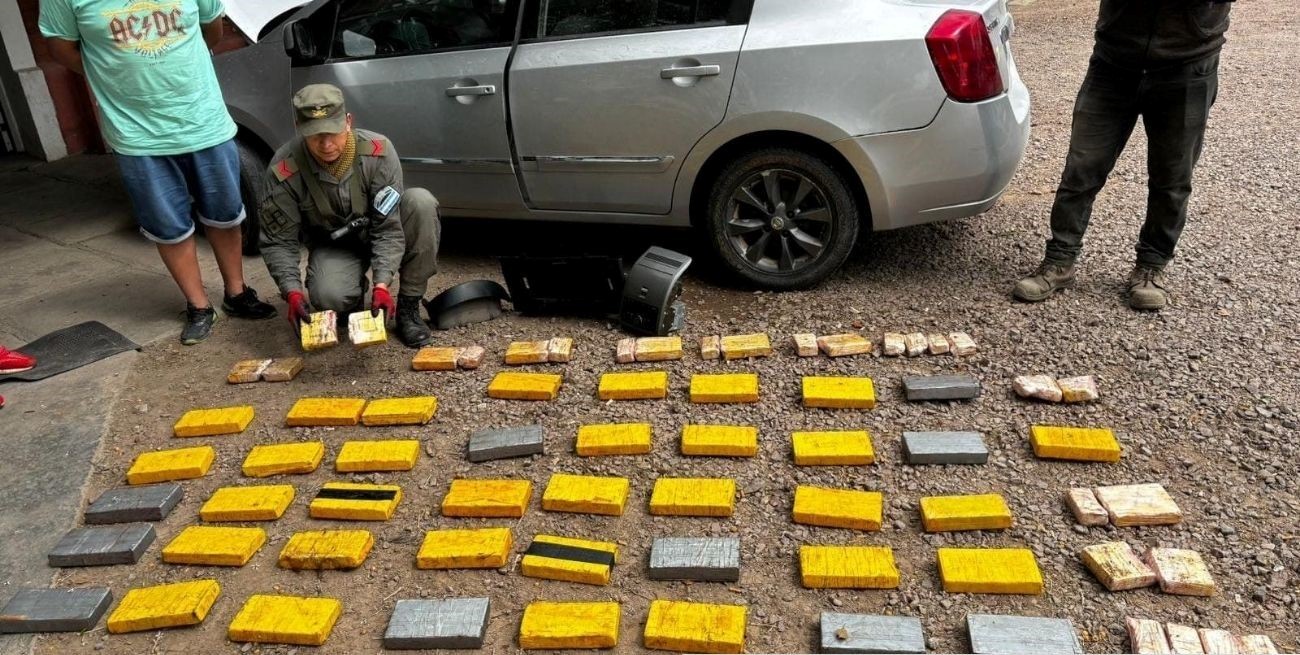 Viajaban hacia Santa Fe con más de 54 kilos de cocaína ocultos en el torpedo de su auto