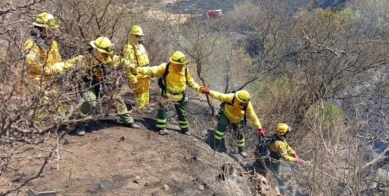 Incendios en Córdoba: la valiosa colaboración de los bomberos del sur santafesino