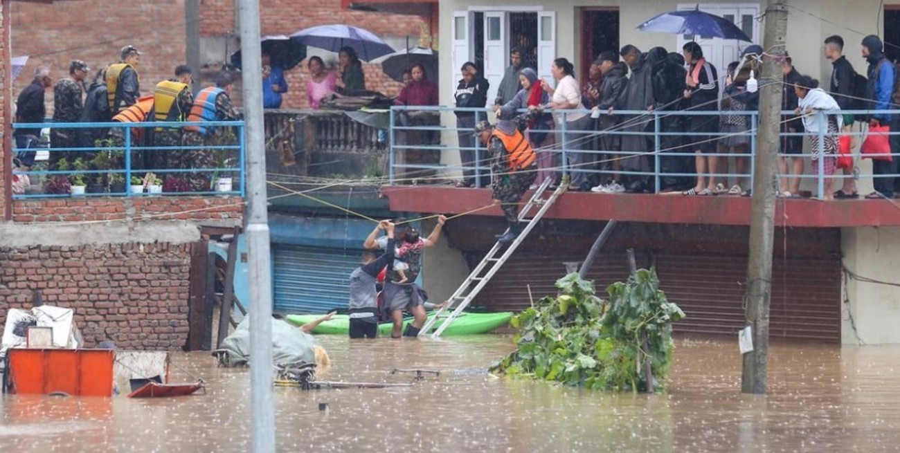 Las inundaciones en Nepal ya dejaron 101 muertos y 64 desaparecidos