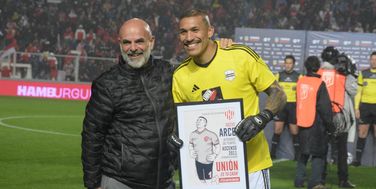 Arrancó en Unión, es figura de Riestra y su entrenador lo postula a la selección
