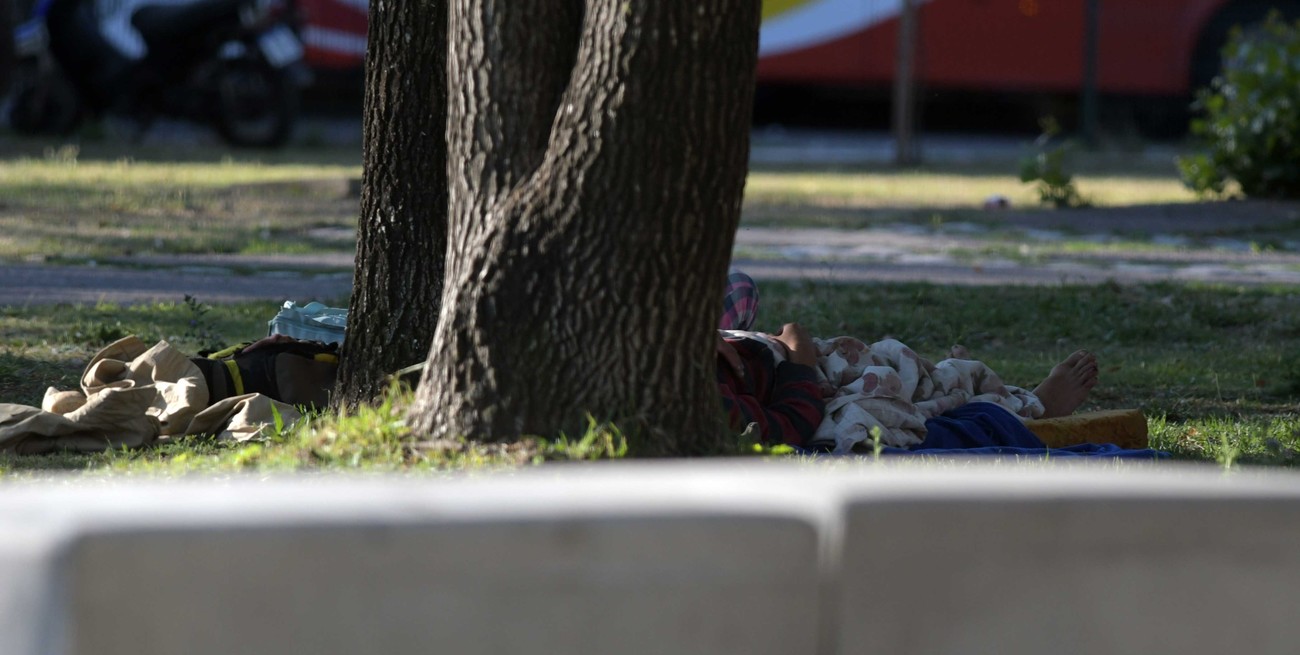 Volvieron los "ocupas" al parque detrás de la terminal de ómnibus