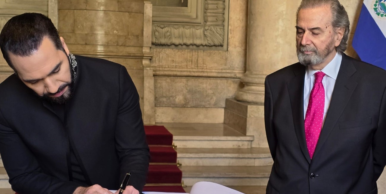 El presidente de El Salvador visitó a la Corte Suprema