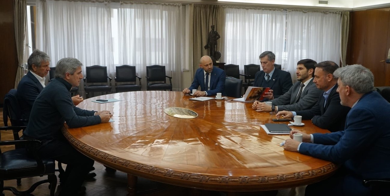 Pullaro y tres de sus ministros vuelven a reunirse este miércoles por la tarde con Luis Caputo