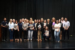 Entrega de suplementos en Luz y Fuerza. Crédito: Flavio Raina