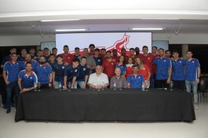 En el CUEC. Las instalaciones del camping del Centro Unión de Empleado de Comercio fue el sitio elegido para que Unión presente al plantel de básquetbol que afrontará la temporada 2024/2025 de la Liga Nacional. Manuel Fabatía