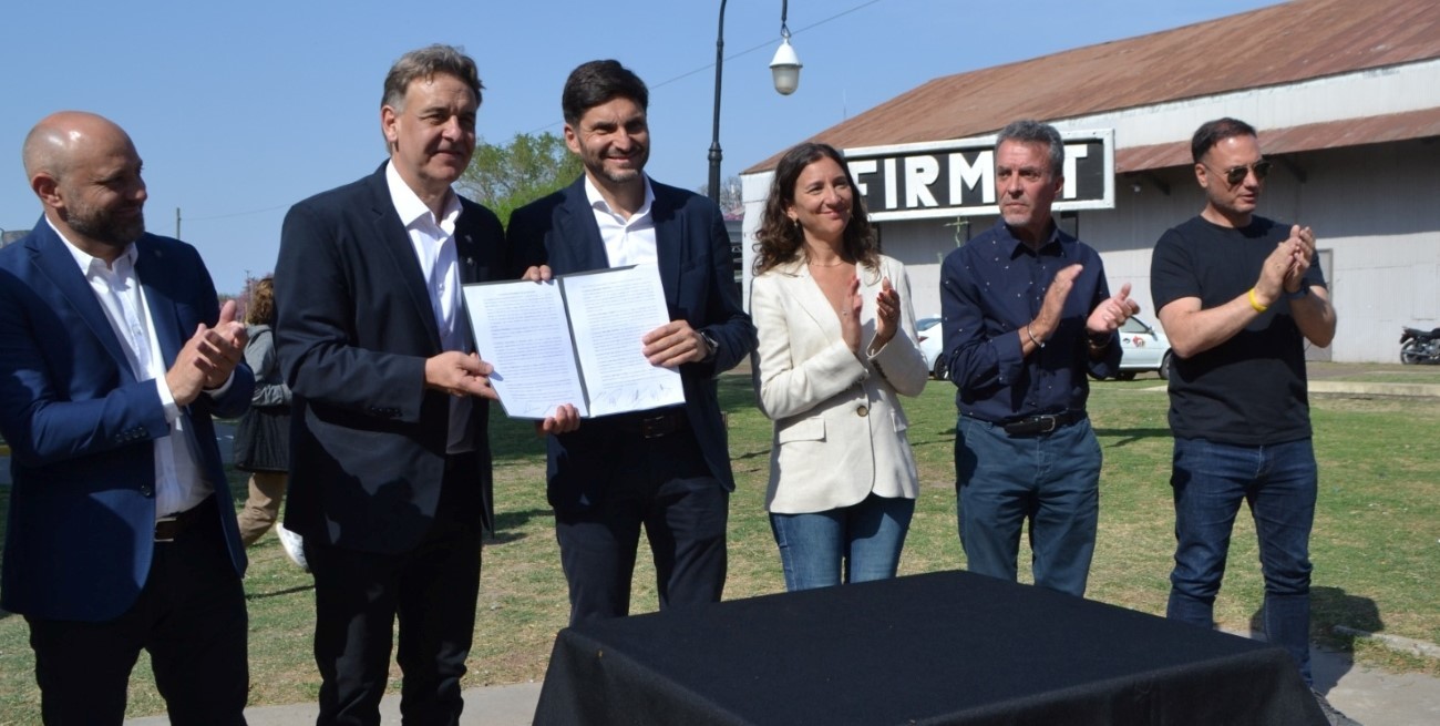 Pullaro firmó convenios por más de 200 millones de pesos para obras en Firmat