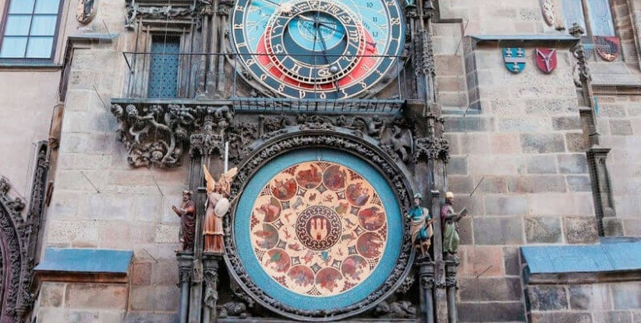 Praga, cinco bastones, dos paraguas