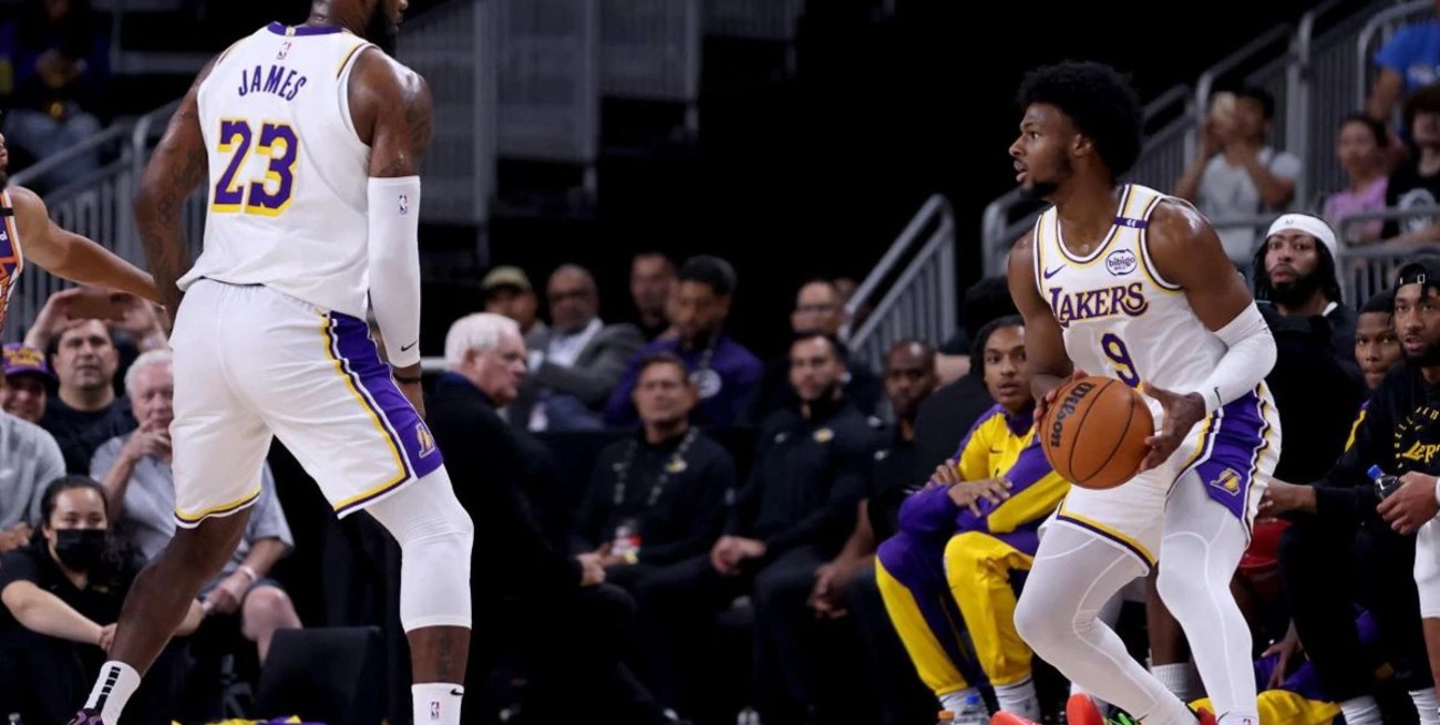 LeBron James cumplió otro sueño: jugó junto a su hijo Bronny en la NBA