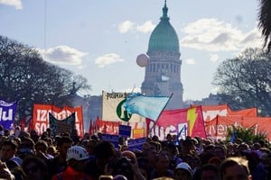 Sin acuerdo entre gremios universitarios y el gobierno,
ahora todos los cañones apuntan al Congreso, cuando este miércoles la Cámara de Diputados trate el veto del presidente Javier Milei a la Ley de Financiamiento Educativo.