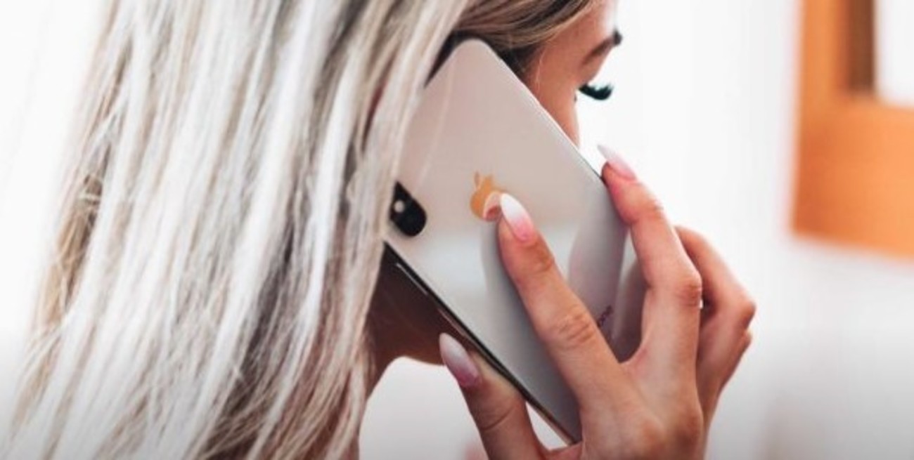 Un beso sobre el teléfono