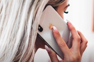 “No cortás y yo me quedo escuchando unos instantes más...”