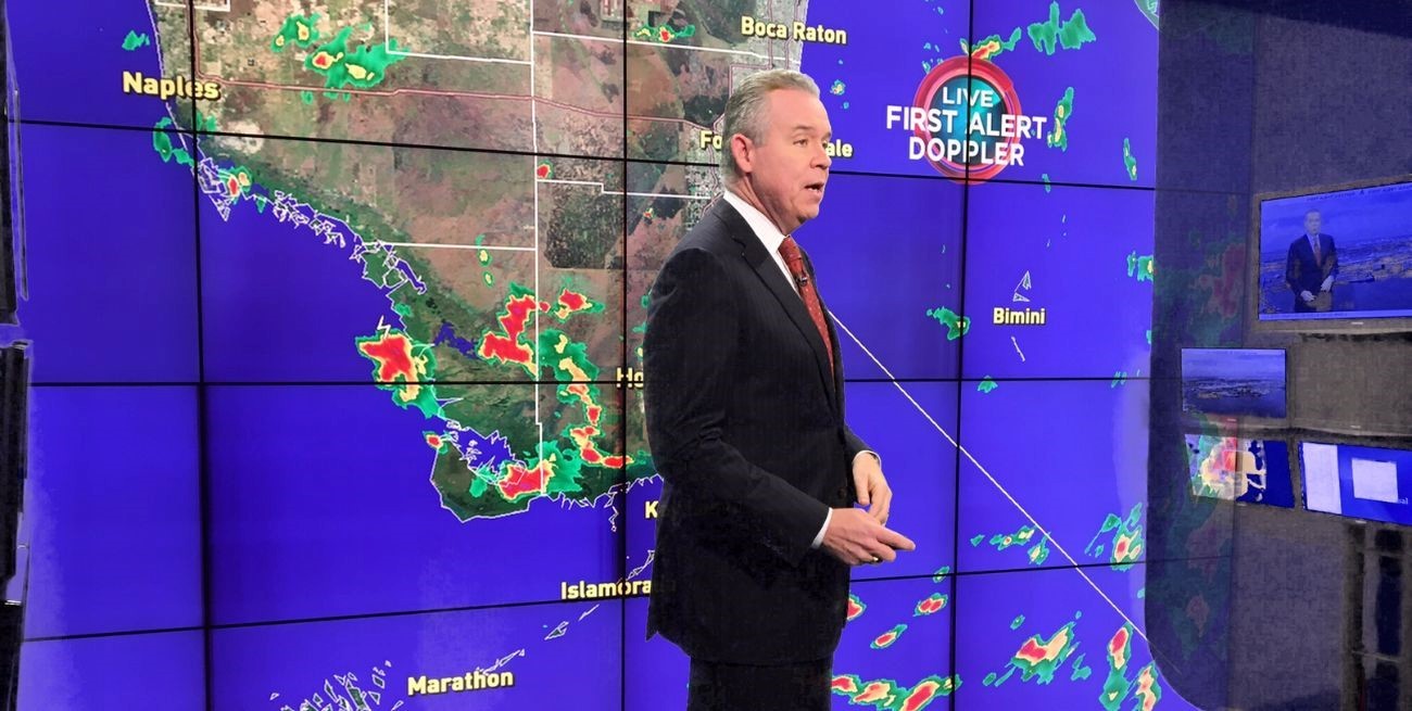"Es horrible”: meteorólogo puertorriqueño se quiebra en vivo al anunciar la llegada del huracán Milton a Florida