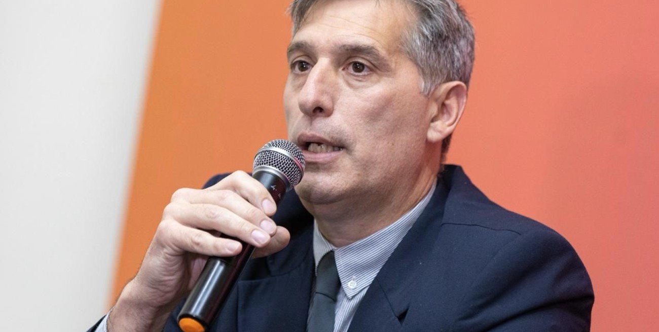 La Provincia pagará un aumento salarial a estatales y docentes del 124,3% interanual