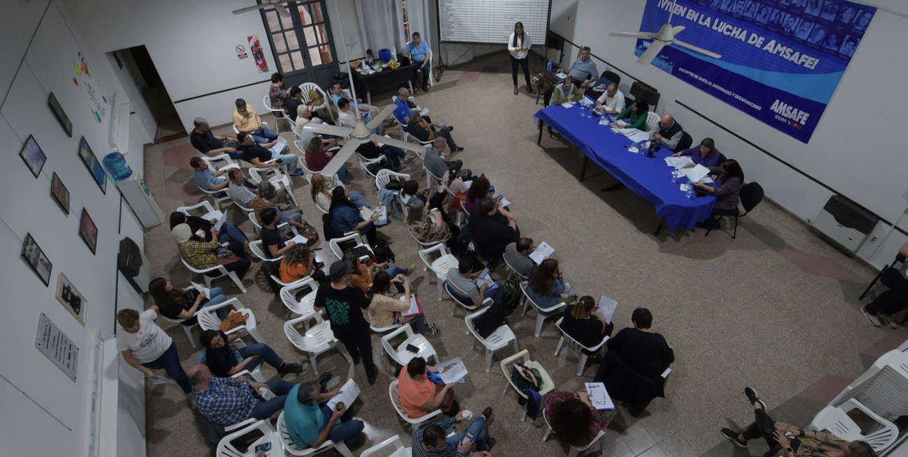 Los docentes públicos de Santa Fe  resuelven este viernes sobre la oferta salariales