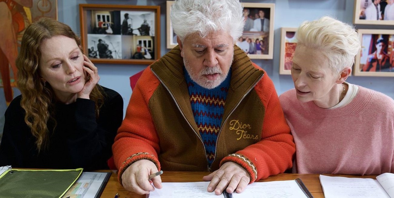 El "toque" único de Pedro Almodóvar: de la movida madrileña a su primer film en inglés