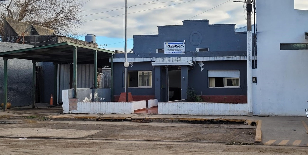 Habrían aprovechado la tormenta eléctrica y la lluvia para desvalijar un local de electrodomésticos en Maciel