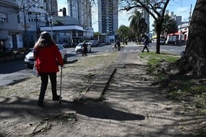 Peligro de esguince. Veredas o paseos peatonales rotos en la ciudad.  Archivo El Litoral/Flavio Raina