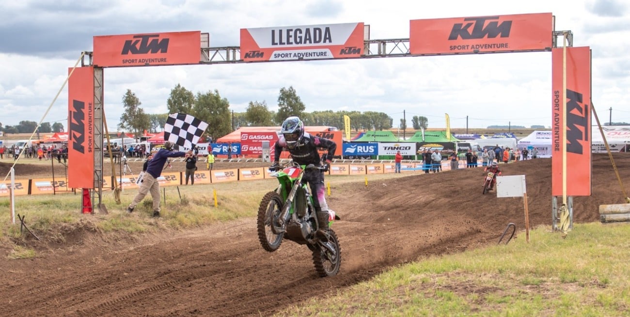 Un piloto santafesino se consagró por séptima vez campeón nacional de la categoría MX1 de
motociclismo