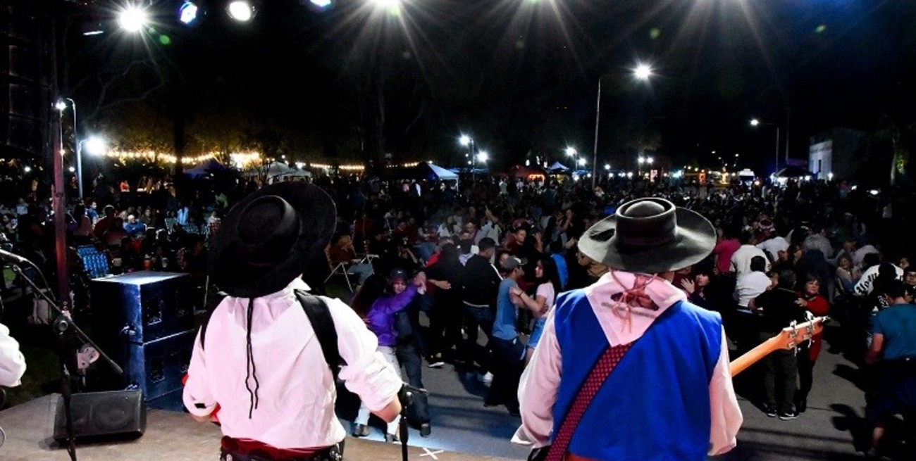Alejandra celebró 154 años de historia con desfile cívico y festival artístico
