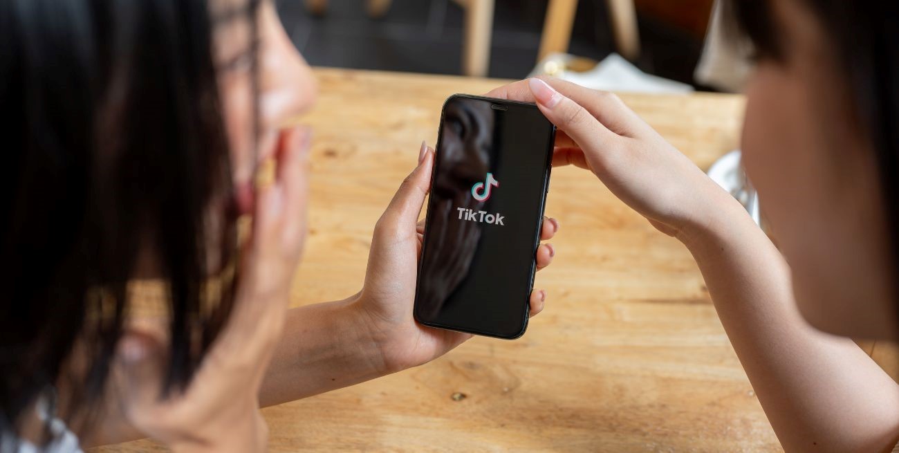 Más denuncias contra TikTok: por qué el diseño de la app "es adictivo" y cómo utilizarla sanamente
