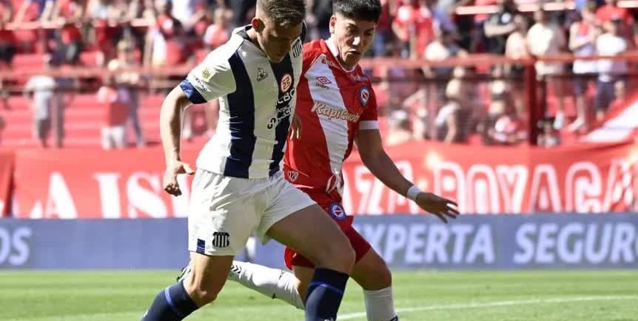 Talleres perdió y desperdició una valiosa chance de acortar distancias con Vélez