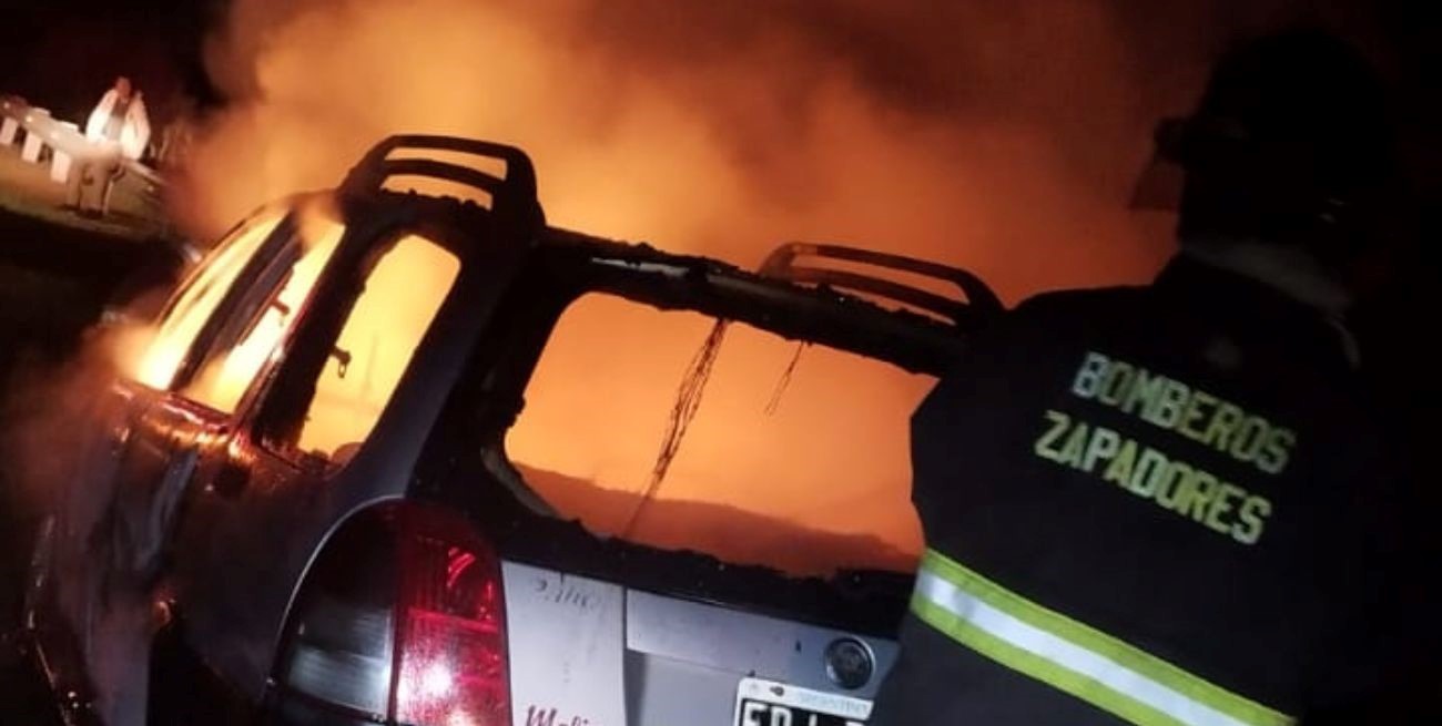 Incendio destruyó un automóvil en la Circunvalación Oeste