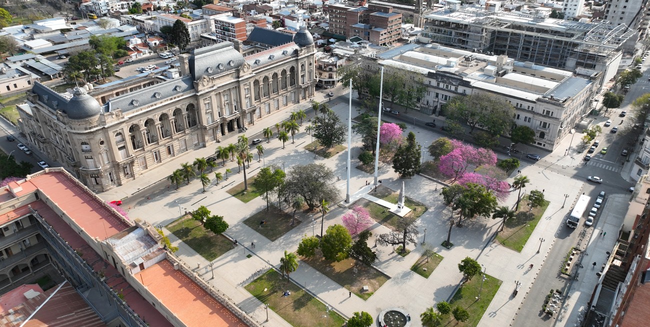 Mientras la Corte resiste el embate, el gobierno acelera sus planes de cambio