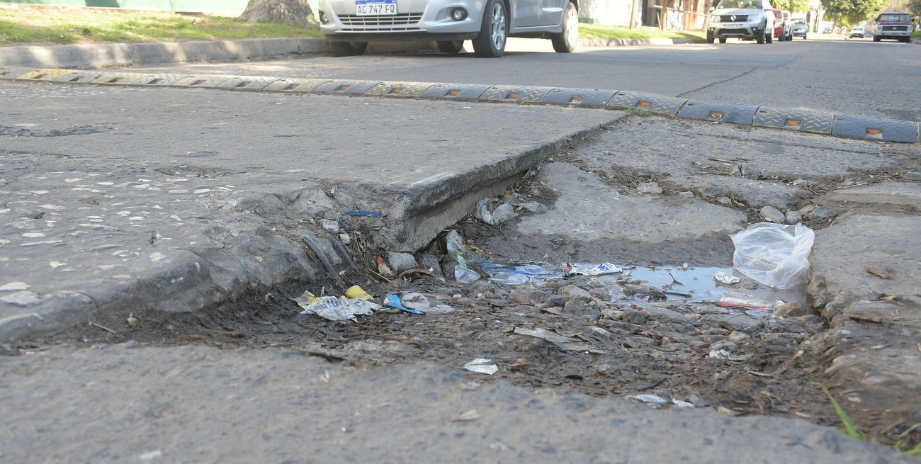 Calles rotas en Santa Fe: el Municipio licitó la segunda etapa de bacheo