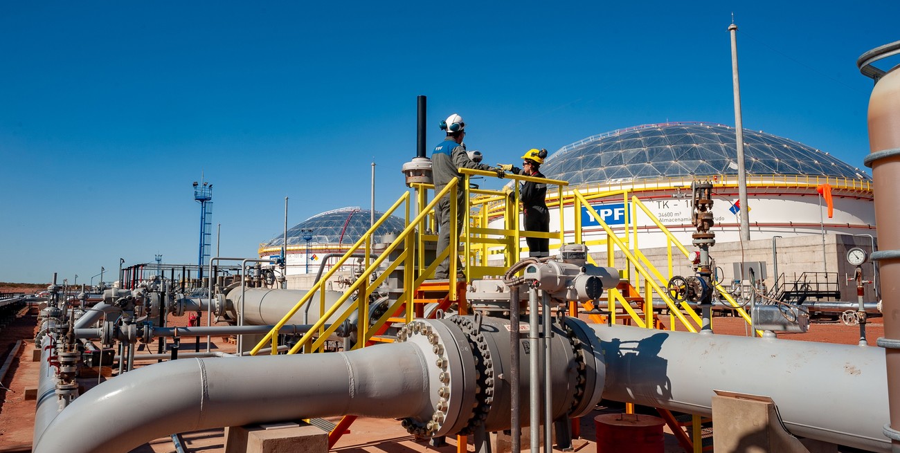 YPF puso en marcha la primera cabecera de despacho de crudo de gran escala en Vaca Muerta