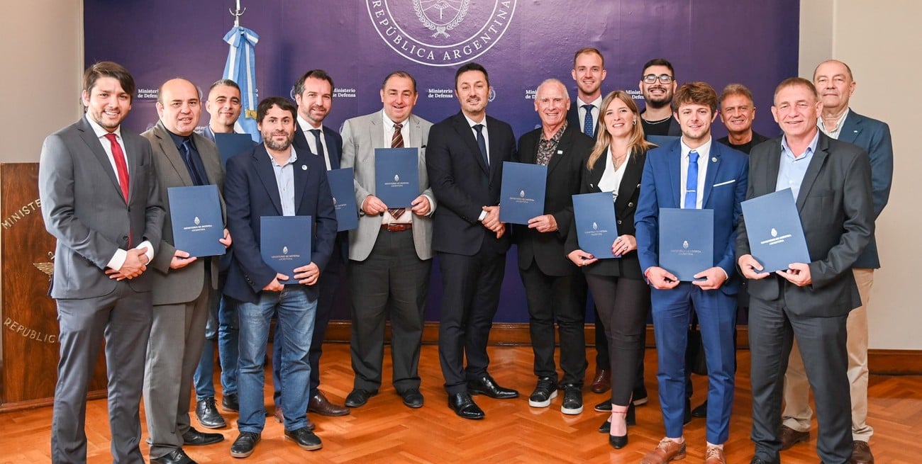 12 intendentes santafesinos firmaron un convenio con Luis Petri
