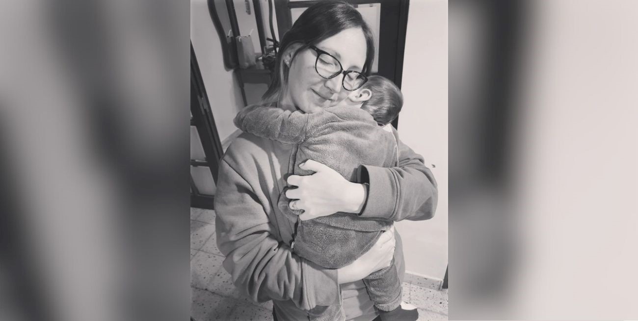 La historia de una mamá que encontró en la poesía el consuelo para sobrellevar la pérdida de su hijo