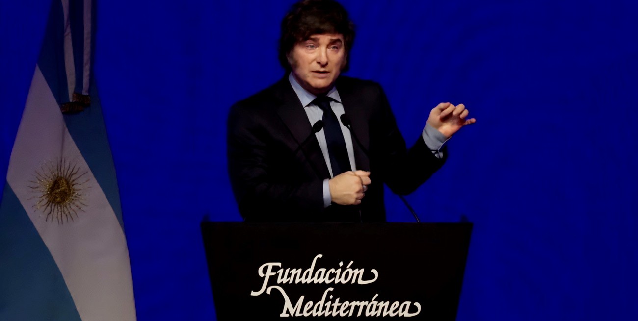 Javier Milei acusó de "golpista" a Raúl Alfonsín y provocó el repudio unánime de la UCR