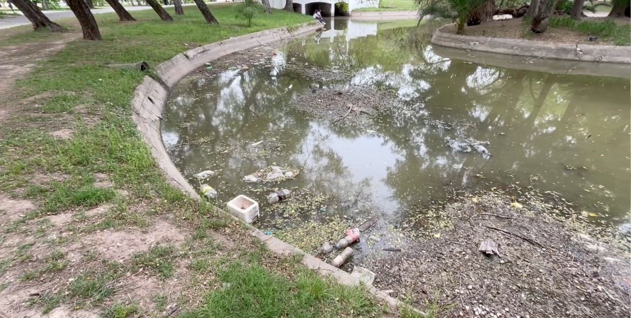 Vecinos reclaman por el mal estado general del Parque Garay y del agua de sus lagos