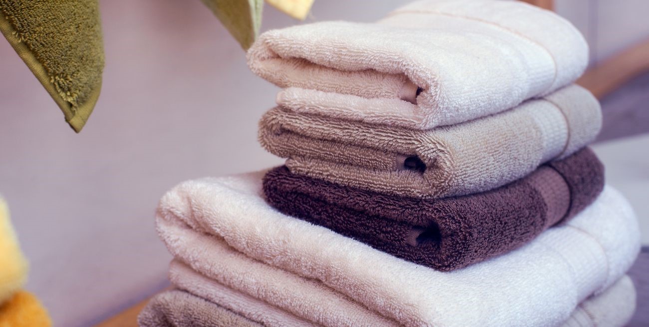 ¿Con qué frecuencia se deben lavar las toallas de baño?