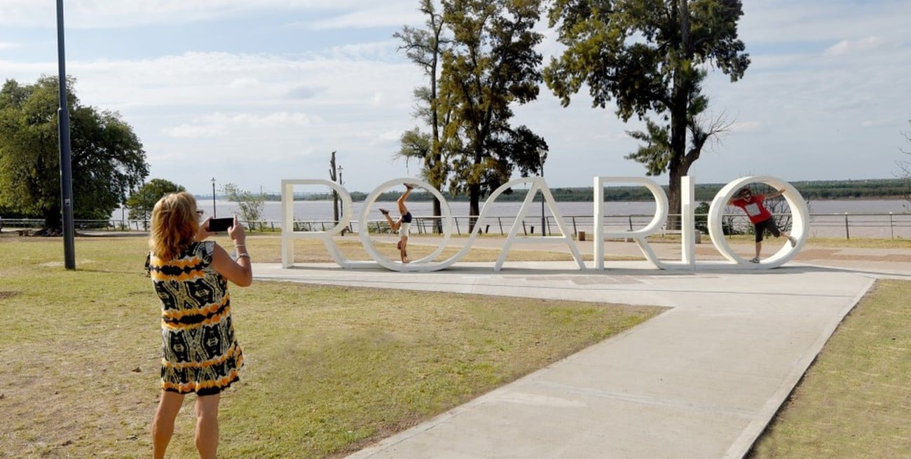Qué son las "Islas de sombra" que buscan instalar en Rosario para mitigar el calor en la calle