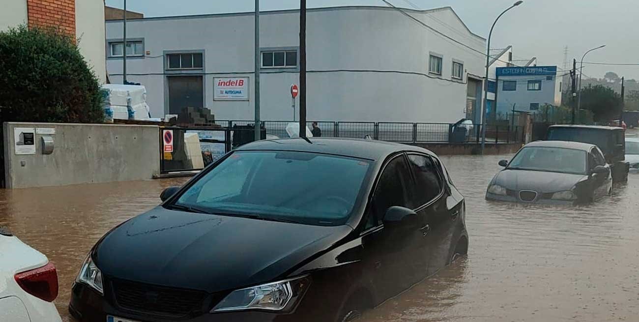 Las tormentas se posan en Barcelona: se inundó el aeropuerto y suspendieron los trenes