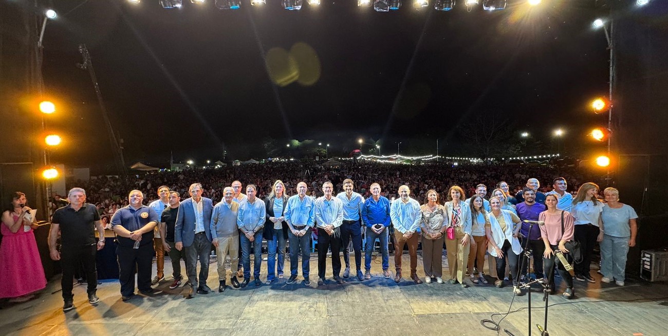 Pullaro participó de la Fiesta Pyme en Las Parejas y firmó convenio para la electrificación del Área Industrial